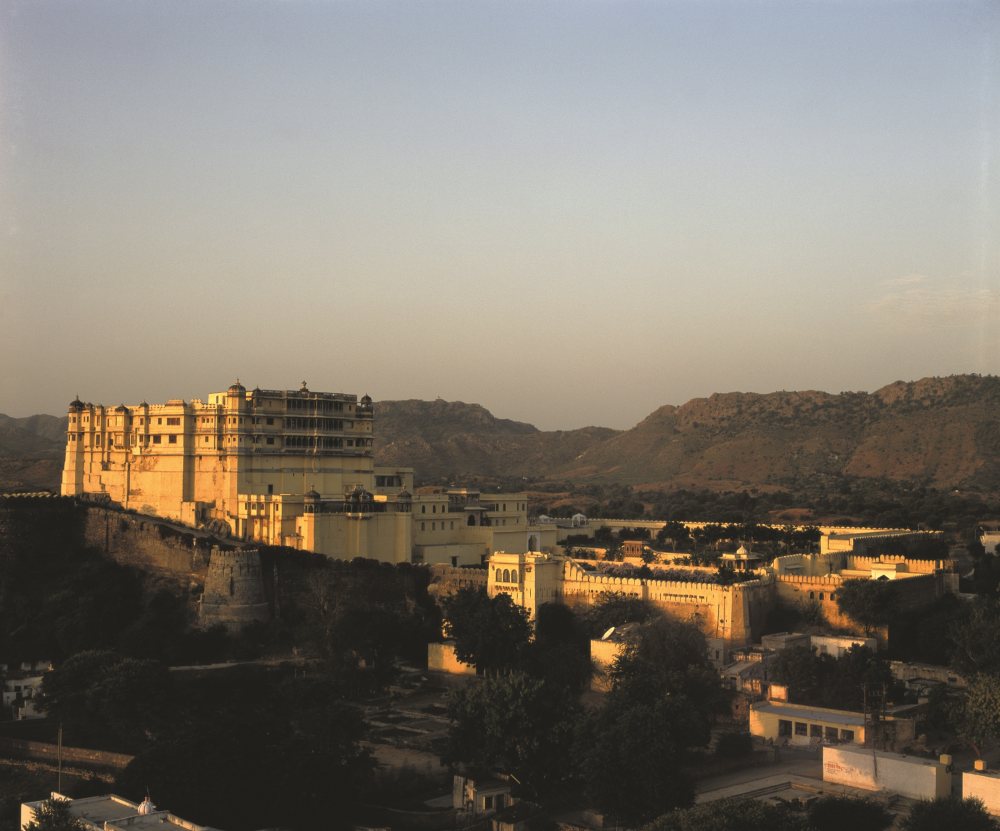 印度拉贾斯坦邦乌代布尔Devi Garh_Fort Exterior at Dawn.jpg