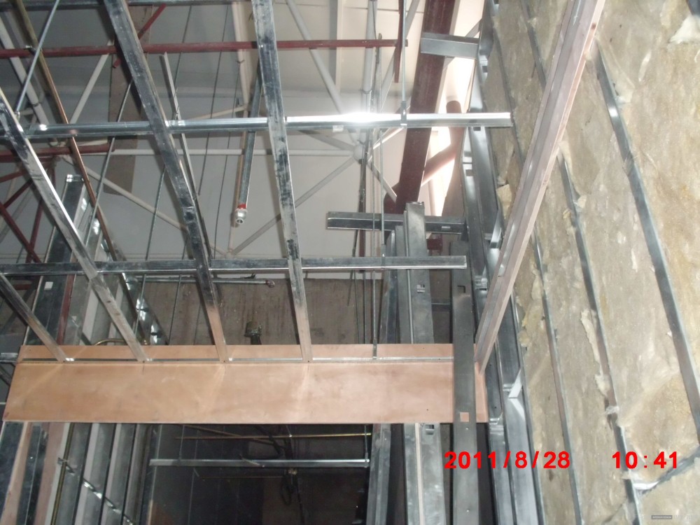 球形网架下面的设备安装及吊顶施工现场图示_CIMG1209.JPG