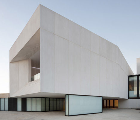 Dezeen_Theatre-in-Almonte-by-Donaire-Arquitectos-7.jpg