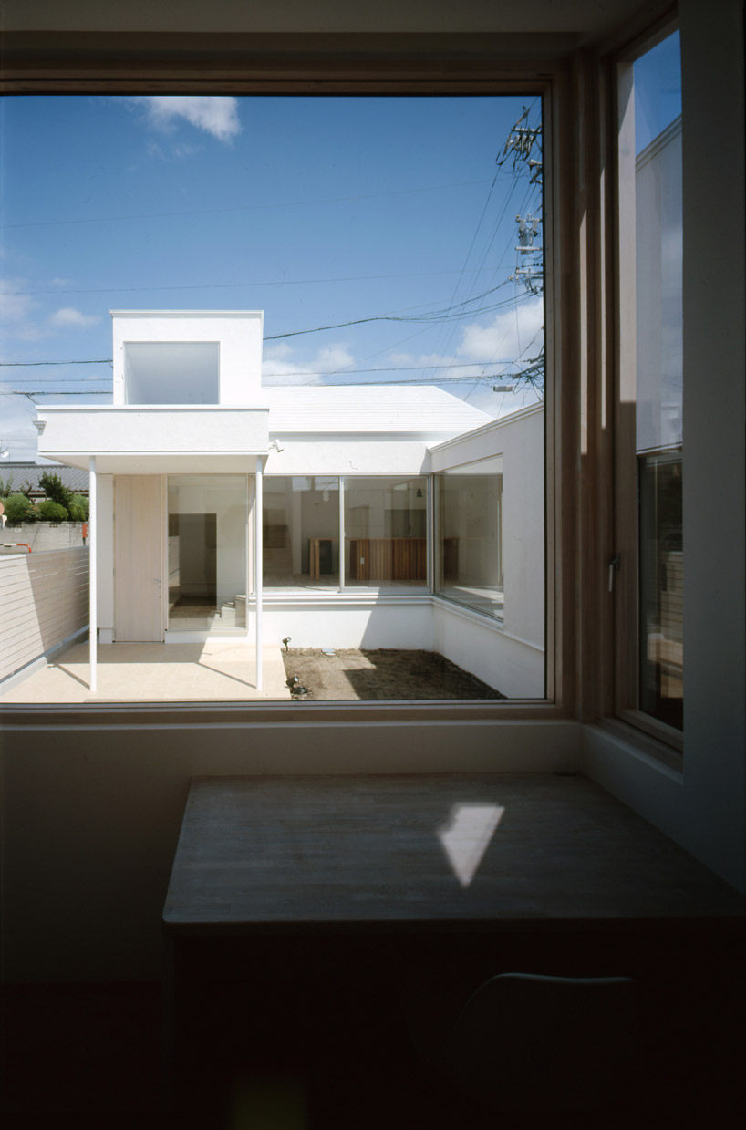 ON design partners:日本,长野 松本住宅_从房间看中心庭院