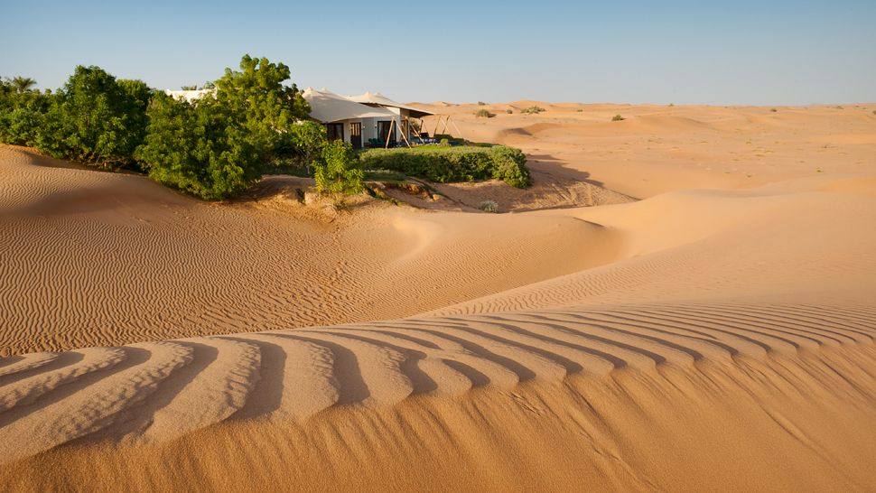 阿拉伯联合酋长国阿玛哈沙漠度假村_003263-19-desert-exterior-view-from-dunes.jpg