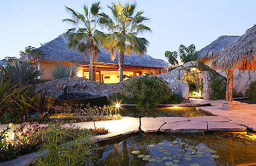墨西哥埃斯佩朗莎度假村Esperanza, an Auberge Resort_aKoiPondYoga.jpg