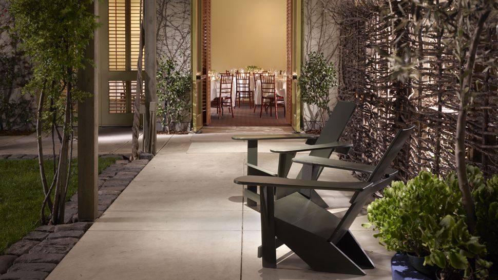 加州Healdsburg 酒店_000071-07-outdoor-seating-dining-room.jpg