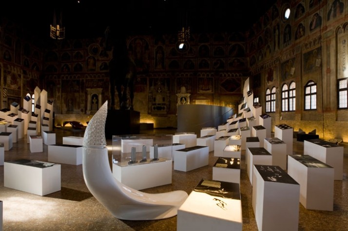 Zaha Hadid 展示 at Palazzo della Ragione_zaha-hadid-at-Pazazzo-della-Ragione-Padua-Italy-photo-by-Fabrizio-Marchesi-yatzer_10.jpg