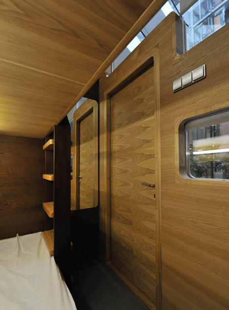 俄罗斯莫斯科的谢列梅捷耶夫国际机场睡箱_dezeen_Sleepbox-by-Arch-Group_14.jpg