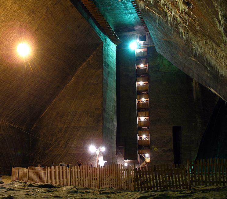 罗马尼亚图尔达的蝙蝠侠拍摄地_1316074641-turda-salt-mine-romania5.jpg