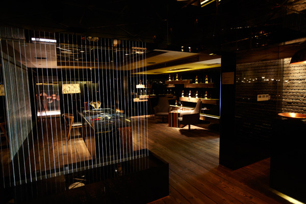 Johnnie Walker House_Love-Agency-Bottles-Ceiling-Johnnie-Walker-House-Shanghai-6.jpg