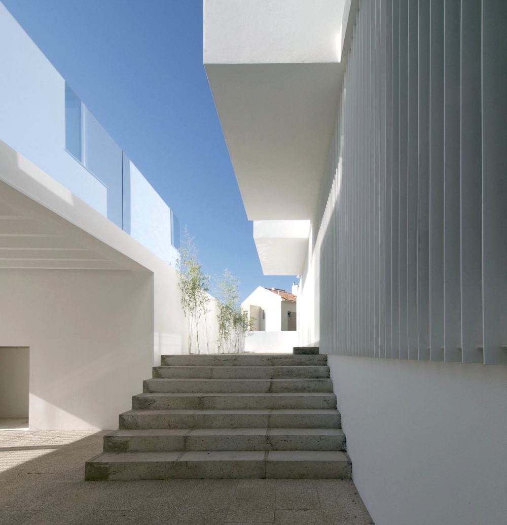 里斯本House in Paço de Arcos / Jorge Mealha_hp_011011_14.jpg