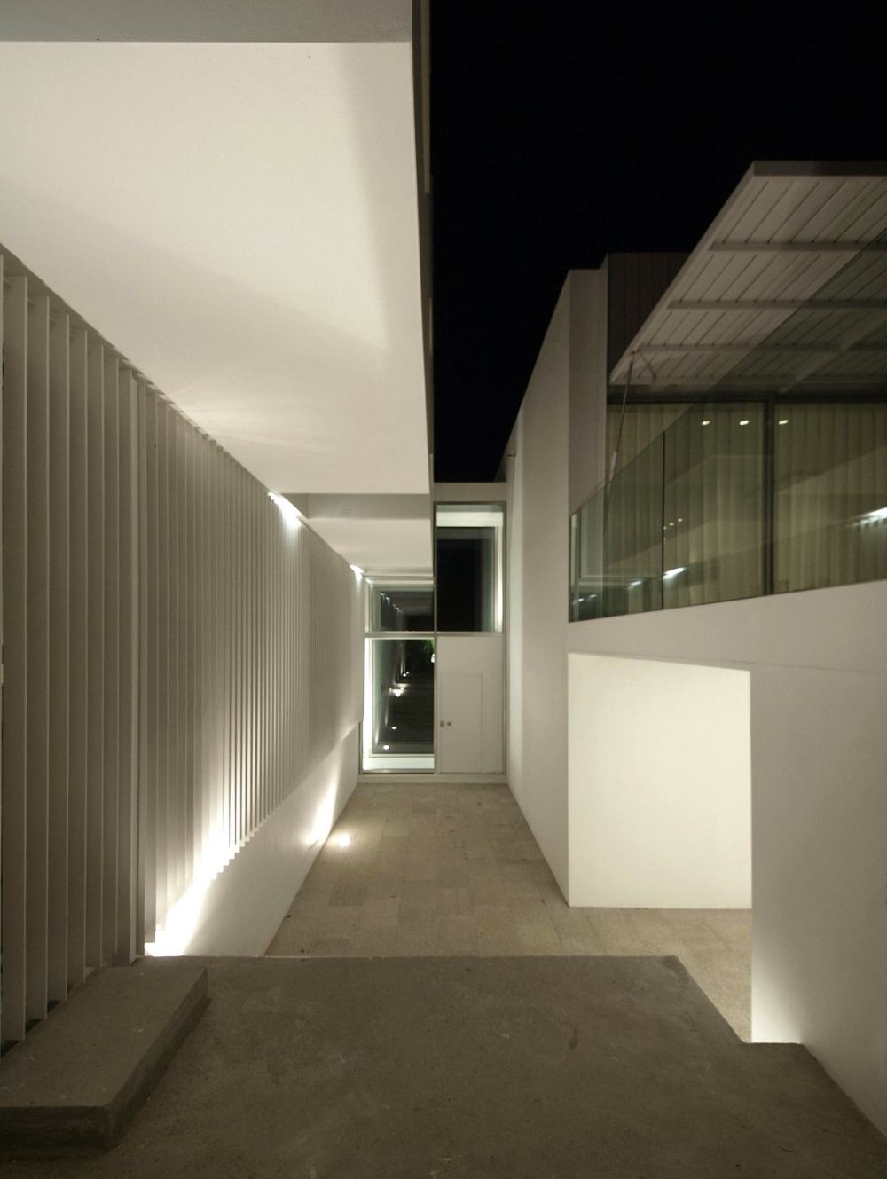 里斯本House in Paço de Arcos / Jorge Mealha_hp_011011_16.jpg