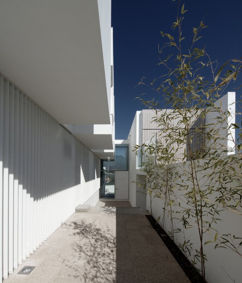 里斯本House in Paço de Arcos / Jorge Mealha_hp_011011_24.jpg