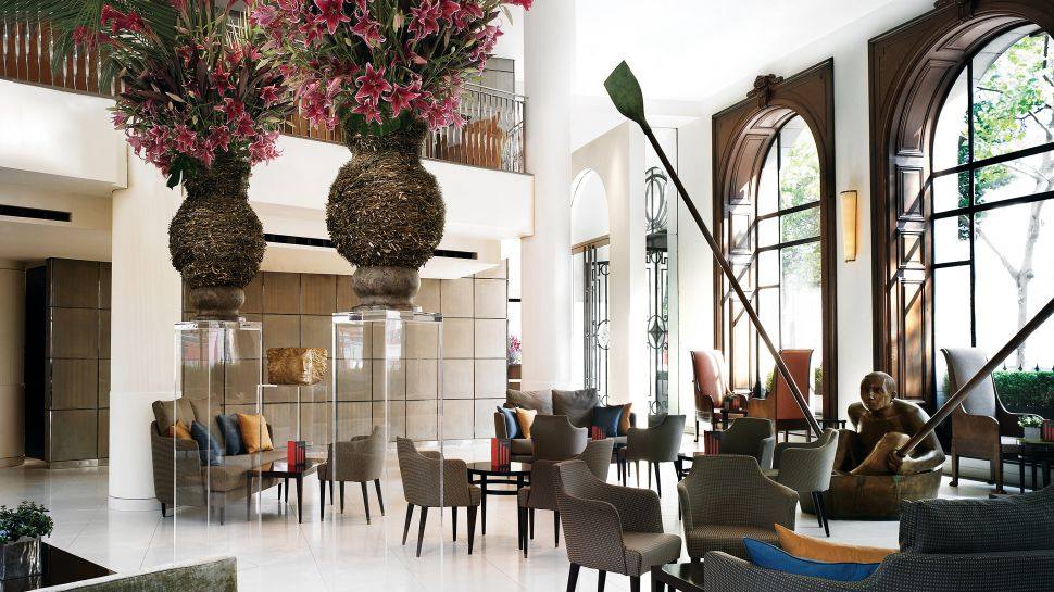 伦敦奥德乌奇酒店 One Aldwych London_002875-01-lobby-with-large-flowers.jpg