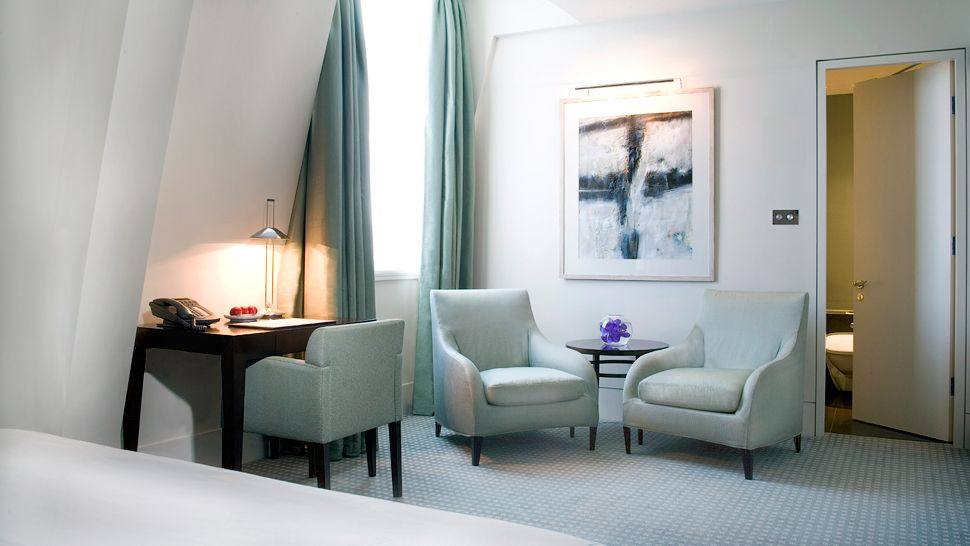伦敦奥德乌奇酒店 One Aldwych London_002875-08-executive_room.jpg