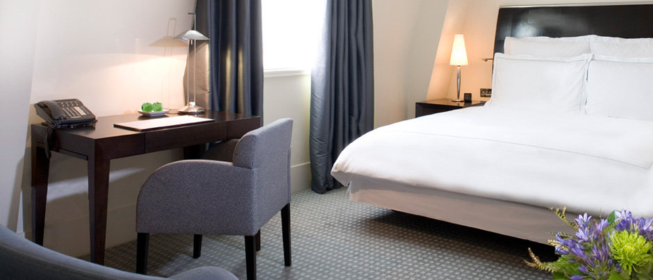 伦敦奥德乌奇酒店 One Aldwych London_oa_deluxe_room_1.jpg