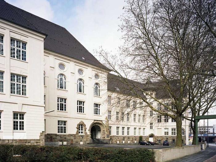 德国Haus der Essener Geschichte__m_gw_yqnvZxsIrrq9KAC-7TKGELV5NCOmf4ChJJ6VRHs5KvLKijK6WRLNUBibhKbal_voSHDM1O5Vy_.jpg