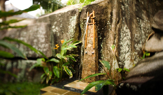 塞舌尔悦榕庄_BT_Seychelles_Villas_PresidentialVilla_OutdoorsShower.jpg