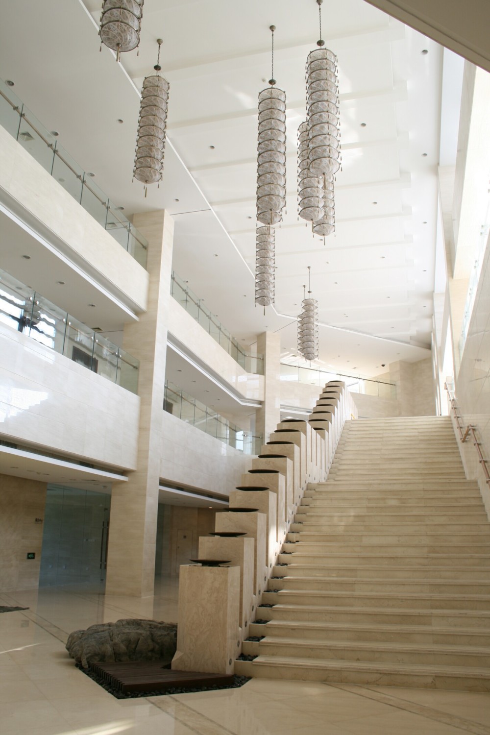 国家发改委北京和园酒店_酒店大堂楼梯 001.jpg