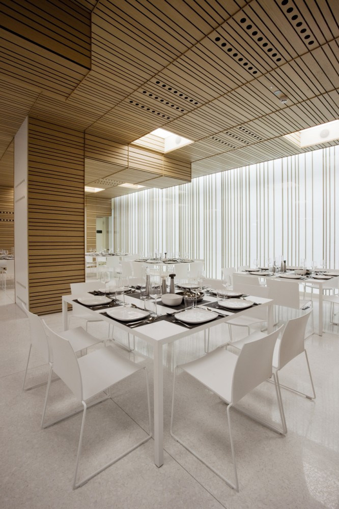 Roberto Murgia 在 意大利 米兰设计的一现代风格餐厅_01.jpg