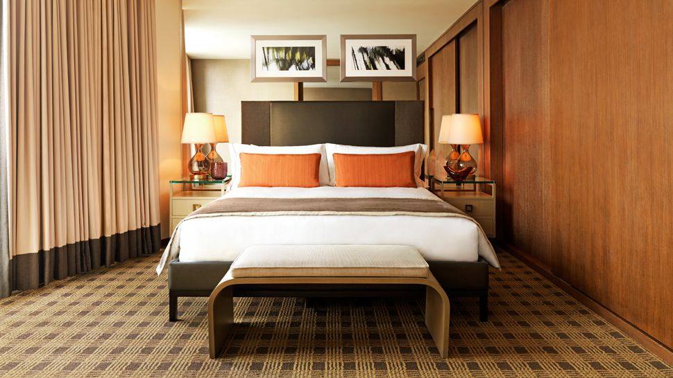 Loden Vancouver酒店_005646-08-signature-bedroom.jpg