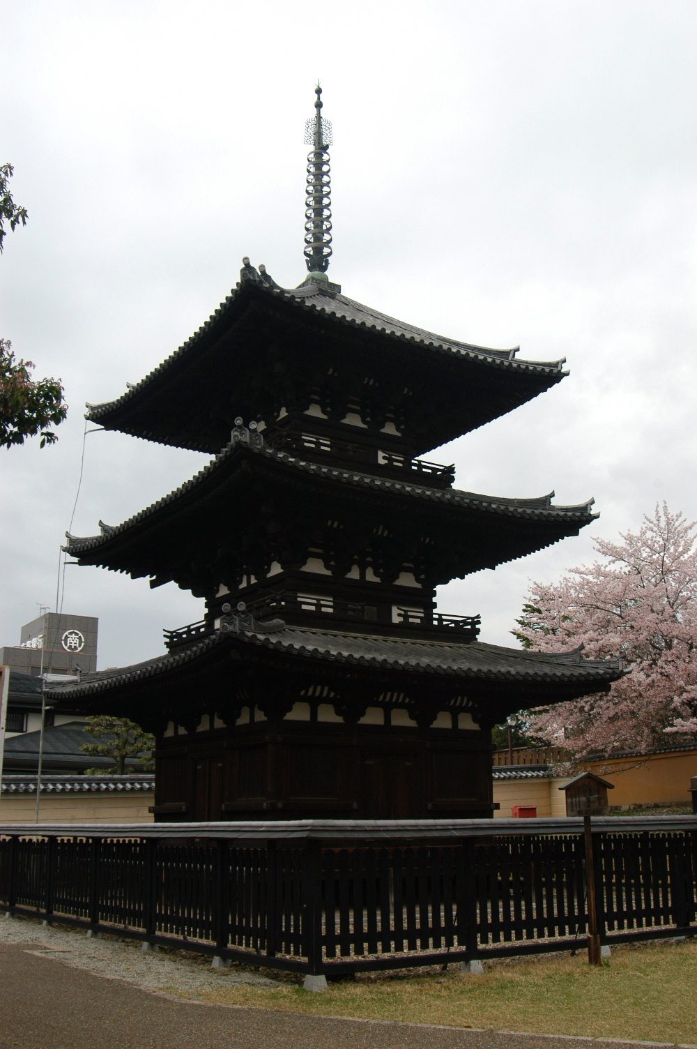 日本奈良古建筑(高清)_kofukuji-3ju2.jpg