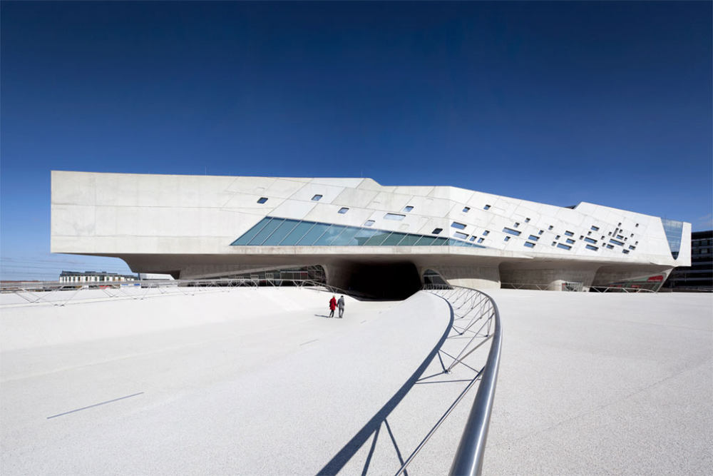 建筑摄影–Phaeno Science Center / Zaha Hadid_phaeno_science_center_03.jpg