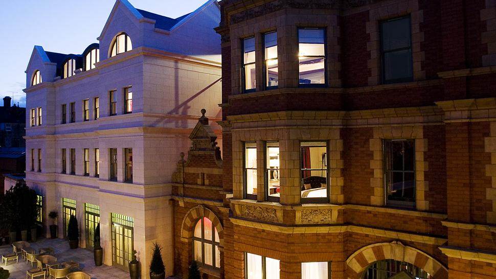 都柏林迪伦酒店 Dylan Dublin_005332-01-hotel-exterior-night.jpg