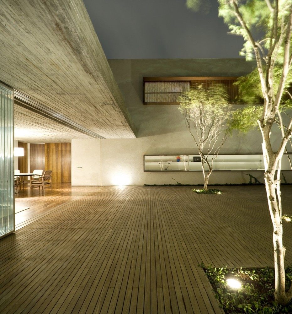Chimney House / Marcio Kogan_1318449599-07-terra-o-do-deck-longitudinal-931x1000.jpg