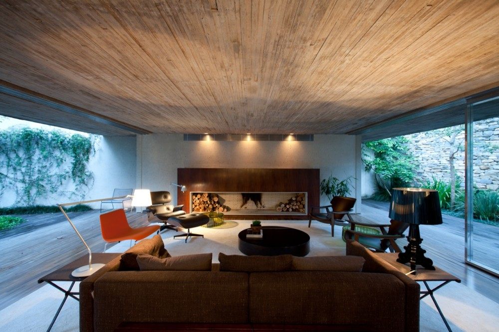 Chimney House / Marcio Kogan_1318449746-13-sala-final-de-tarde-1000x666.jpg