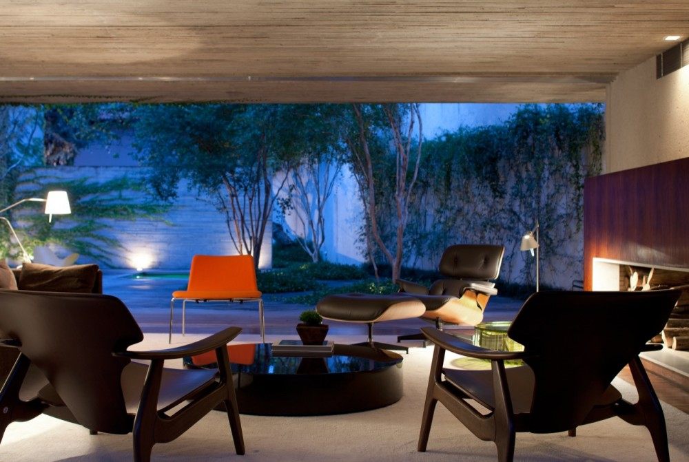 Chimney House / Marcio Kogan_1318449847-20-sala-diz-detalhe-final-de-tarde-1000x671.jpg