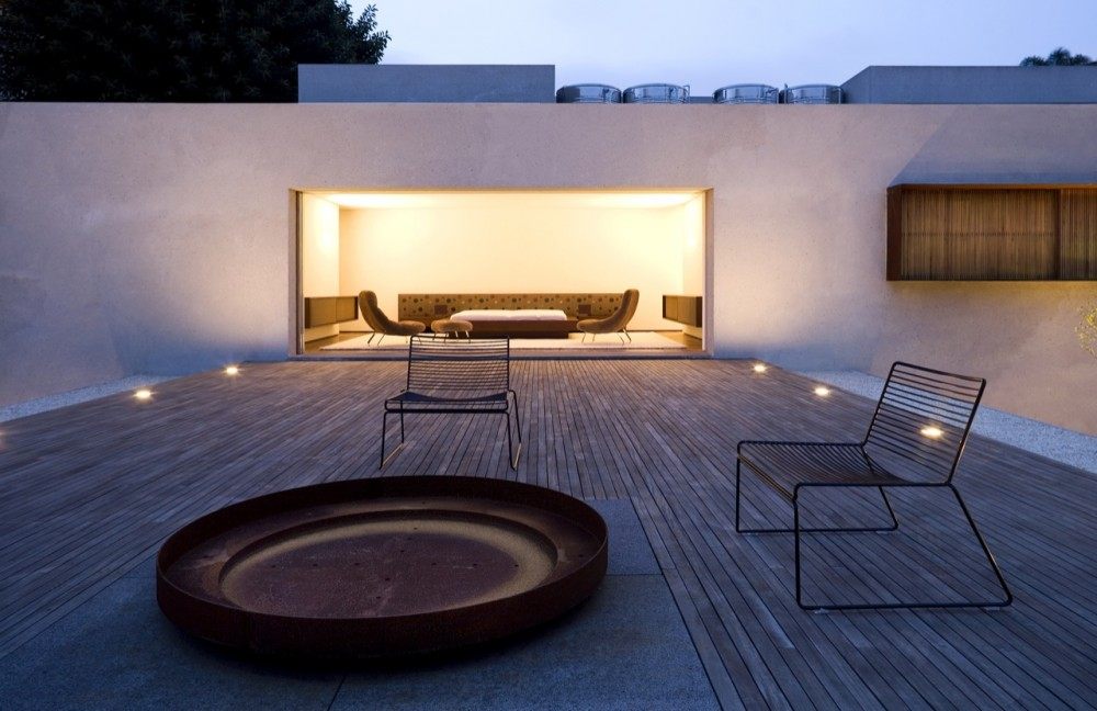Chimney House / Marcio Kogan_1318449519-02-deck-noturna-1000x648.jpg