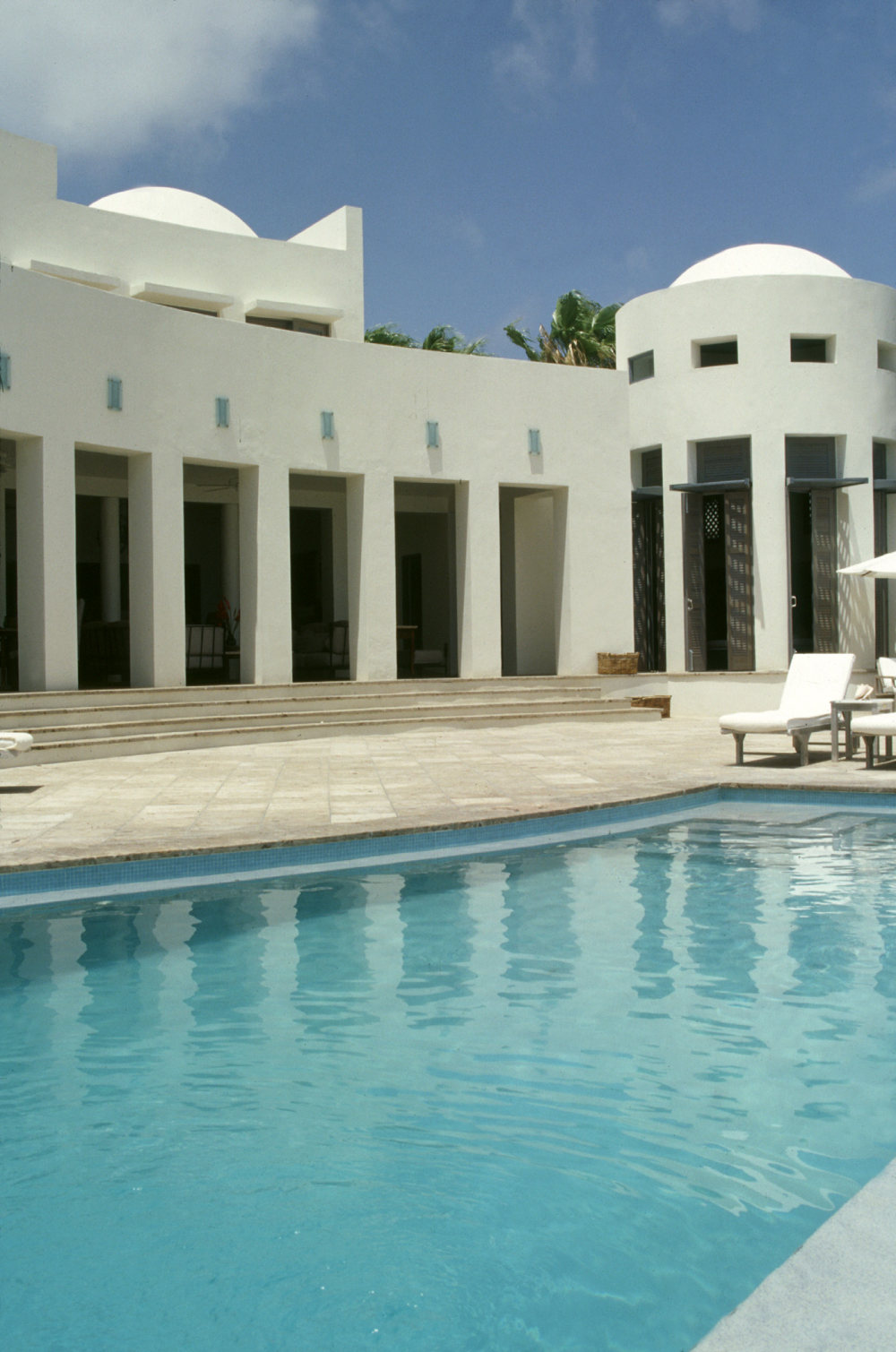 加勒比海安圭拉巴恩斯湾蔚蓝别墅酒店Cerulean Villa, Barnes Bay, Anguilla_pool_deck.jpg