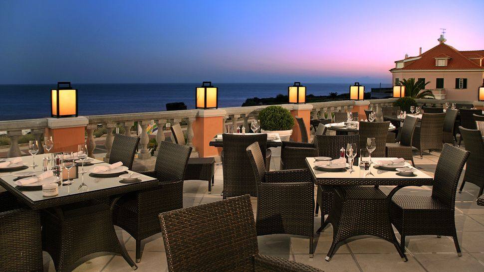 葡萄牙卡斯卡伊斯格兰德酒店Grande Real Villa Italia Hotel & Spa_005666-04-terrace-dining-ocean-view.jpg