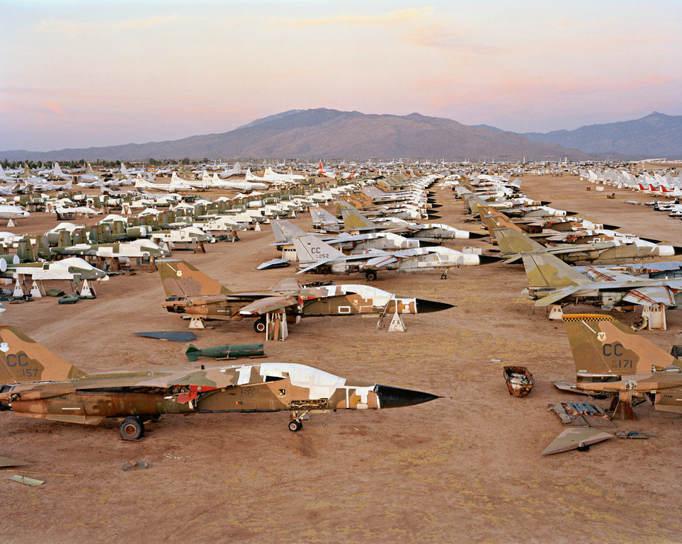 爱德华·伯汀斯基(Edward Burtynsky)摄影作品_064-AMARC_03_06_Oil.jpg