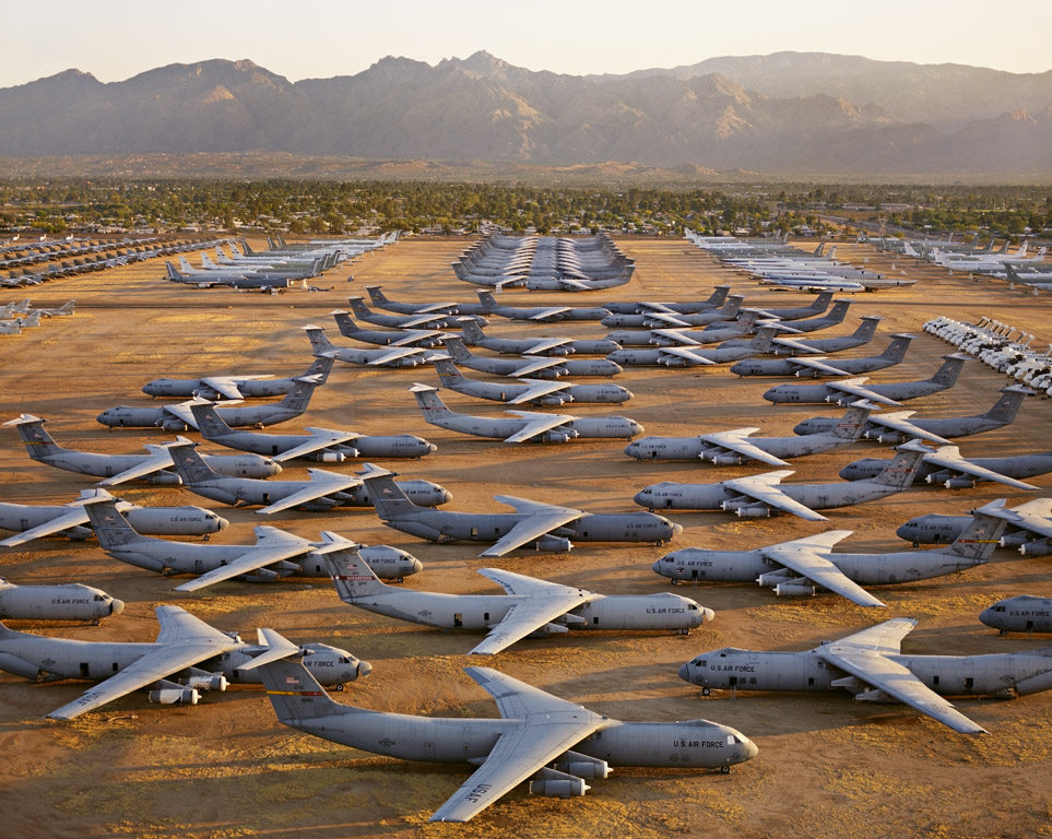 爱德华·伯汀斯基(Edward Burtynsky)摄影作品_065-AMARC_05_06_Oil.jpg