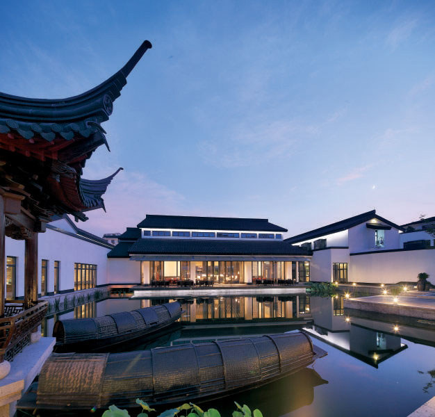         水景，咸亨酒店的建筑完全汲取了当地的建筑特色