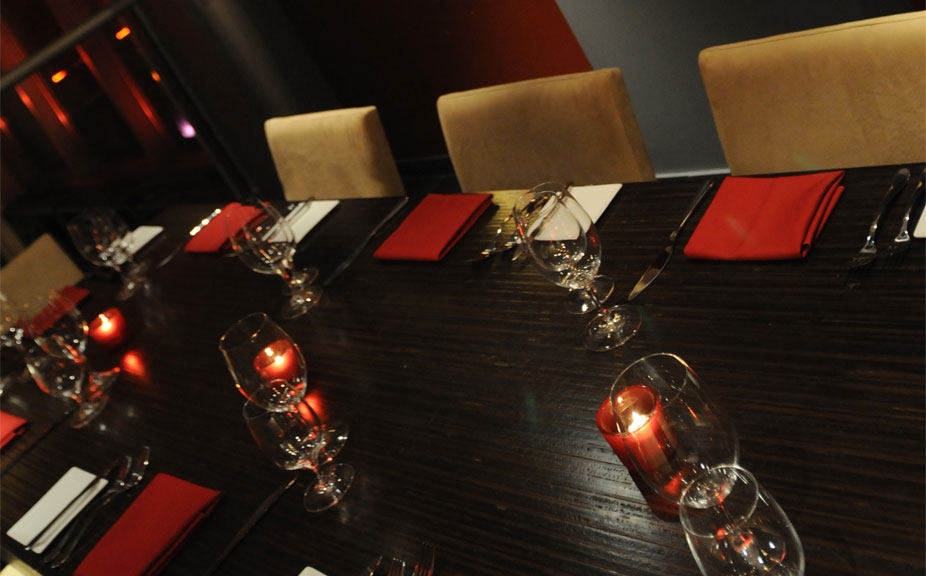 多伦多丽都酒店COSMOPOLITAN HOTEL TORONTO_Eight-Wine-Bar-Private-Seating.jpg