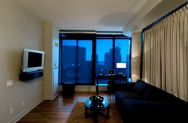 多伦多丽都酒店COSMOPOLITAN HOTEL TORONTO_Tranquility-Suite-Sitting-Area.jpg