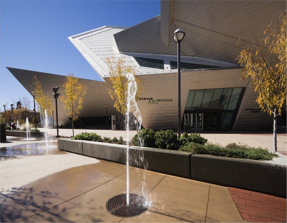 Denver Art Museum_Courtyard (c) SDL.jpg