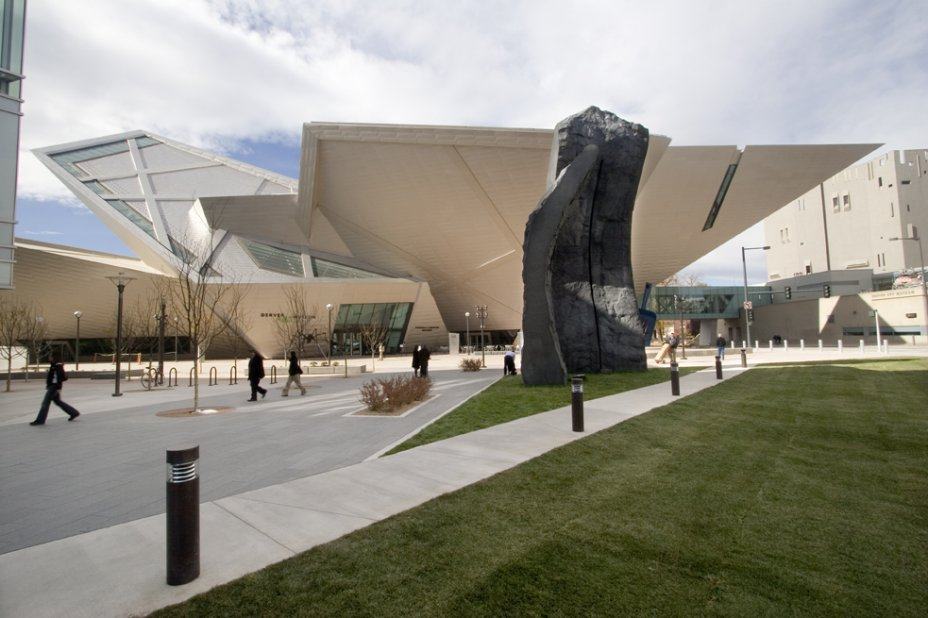Denver Art Museum_Plaza (c)SDL.jpg