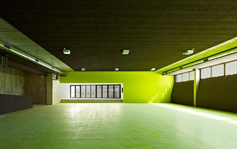 西班牙巴塞罗那卡斯特比斯堡学校_dezeen_Castellbisbal-School-by-MMDM-Arquitectes-14.jpg