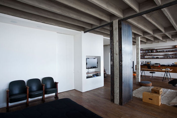 纯粹的LOFT 住宅 Oscar Niemeyer's revitalized residence welcomes 2011_11.jpg