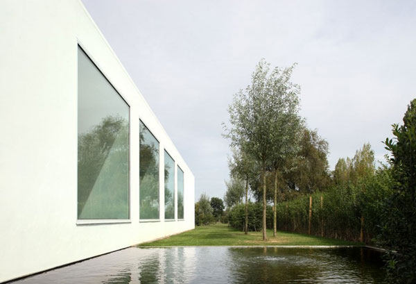 完美的现代住宅设计：比利时VH en T别墅_20101013215744505.jpg