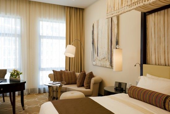 卡塔尔多哈瑞吉酒店 The St. Regis Doha_hotel-room_lg.jpg