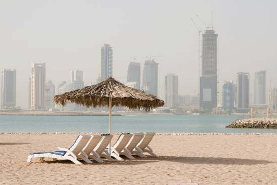 卡塔尔多哈瑞吉酒店 The St. Regis Doha_Dohaskylinefromthebeach_lg.jpg