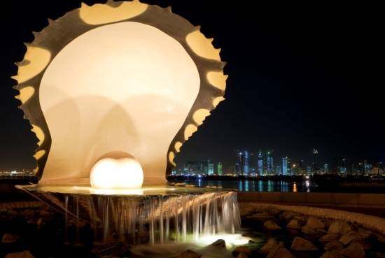 卡塔尔多哈瑞吉酒店 The St. Regis Doha_PearlOysterFountainOnCornicheDohaQataratNight_lg.jpg