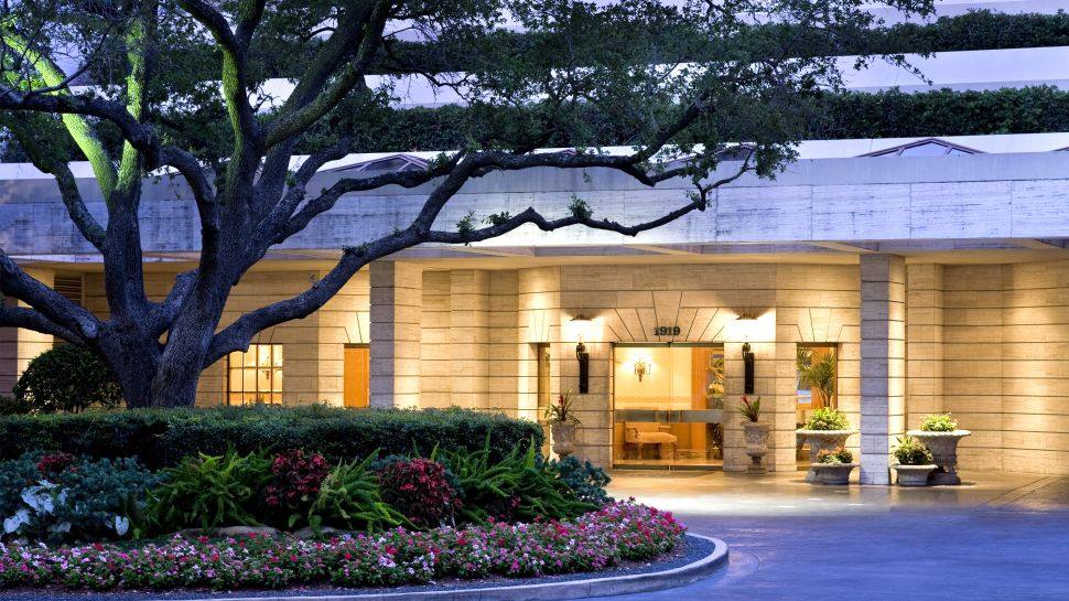 休斯顿瑞吉酒店The St. Regis Houston_000793-01-exterior-entrance-night.jpg