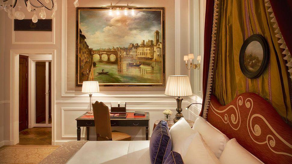 佛罗伦萨瑞吉酒店The St. Regis Florence_009512-01-Deluxe-Room-Medici-style.jpg