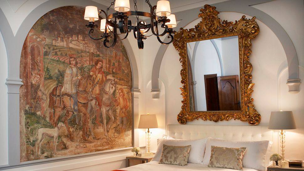佛罗伦萨瑞吉酒店The St. Regis Florence_009512-02-deluxe-Room-Renaissance-style.jpg