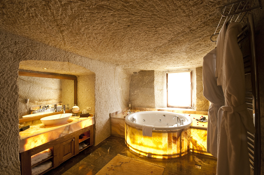 gulistan-cave-suitebathroom1.jpg