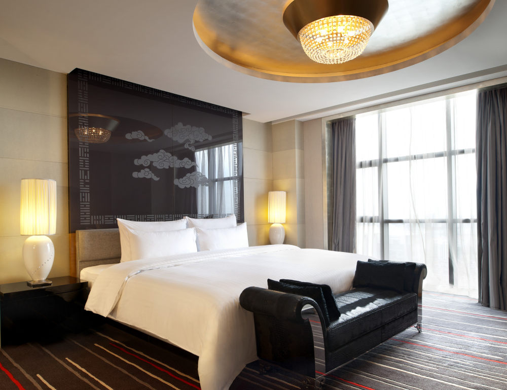 青岛万达艾美酒店(Le Meridien Qingdao)(CCD)_4)Le Meridien Qingdao—Bedroom President Suite 拍攝者.jpg