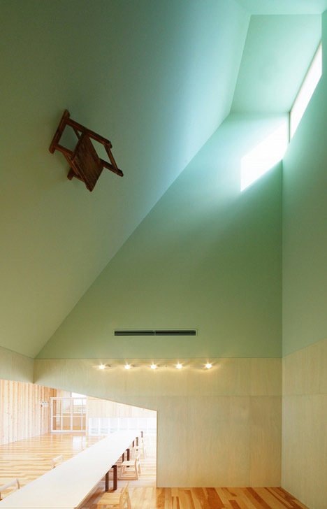 日本长滨“LEIMOND“幼儿园_dezeen_Leimondo-Nursery-School-by-Archivision-Hirotani-Studio_8.jpg